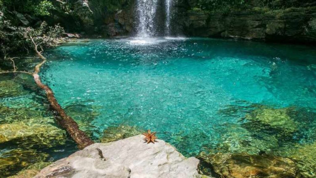 Cachoeira Santa Bárbara, uma das opções do que fazer na Chapada dos Veadeiros