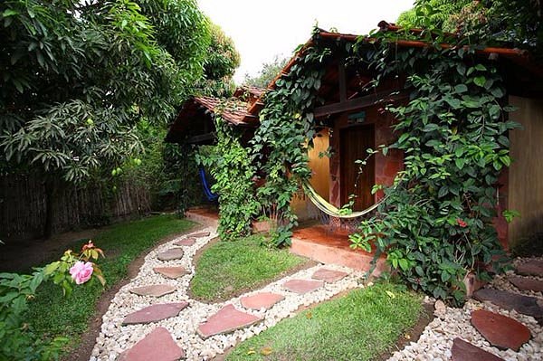 Chalet in Chapada dos Veadeiros with a garden in the front door. 