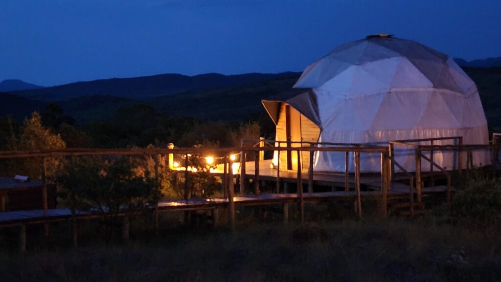 cabana de luxo em meio à natureza